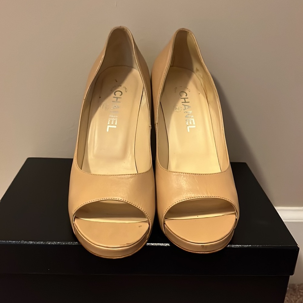 Chanel sandals 38.5 - fits a us 7.5